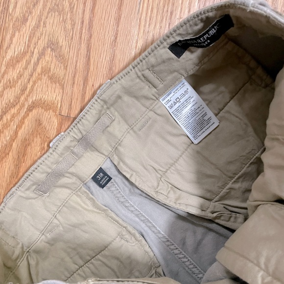 Banana Republic Traveler cargo pants 31R - Picture 3 of 3